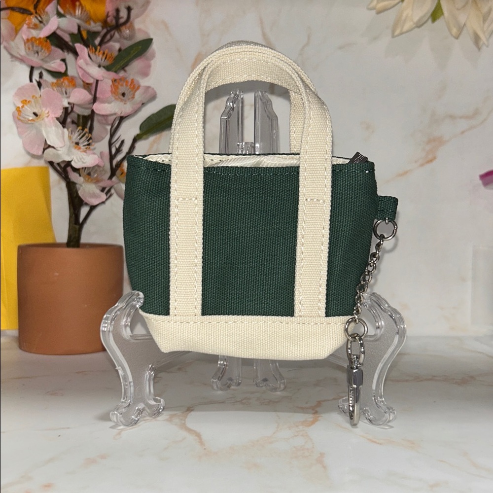 GAP Mini Tote Bag Charm Green & Cream Zipper Coin Pouch Keychain - Picture 2 of 7